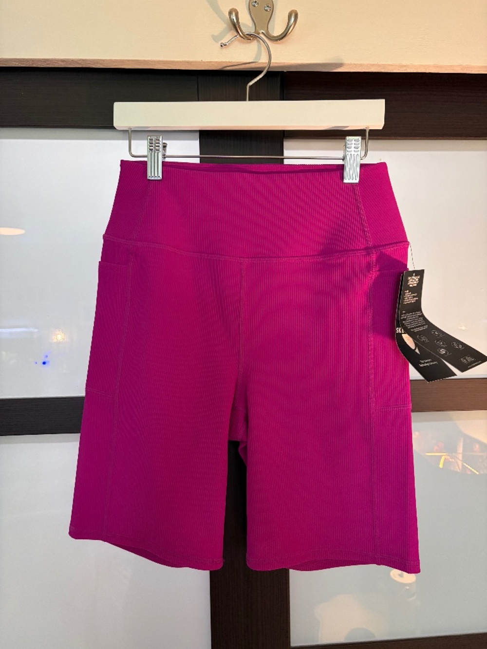 High Waisted 8 inch Biker Short Skechers NWT